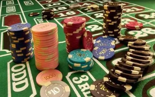 Mesin slot online dengan warna cerah dan tema Indonesia